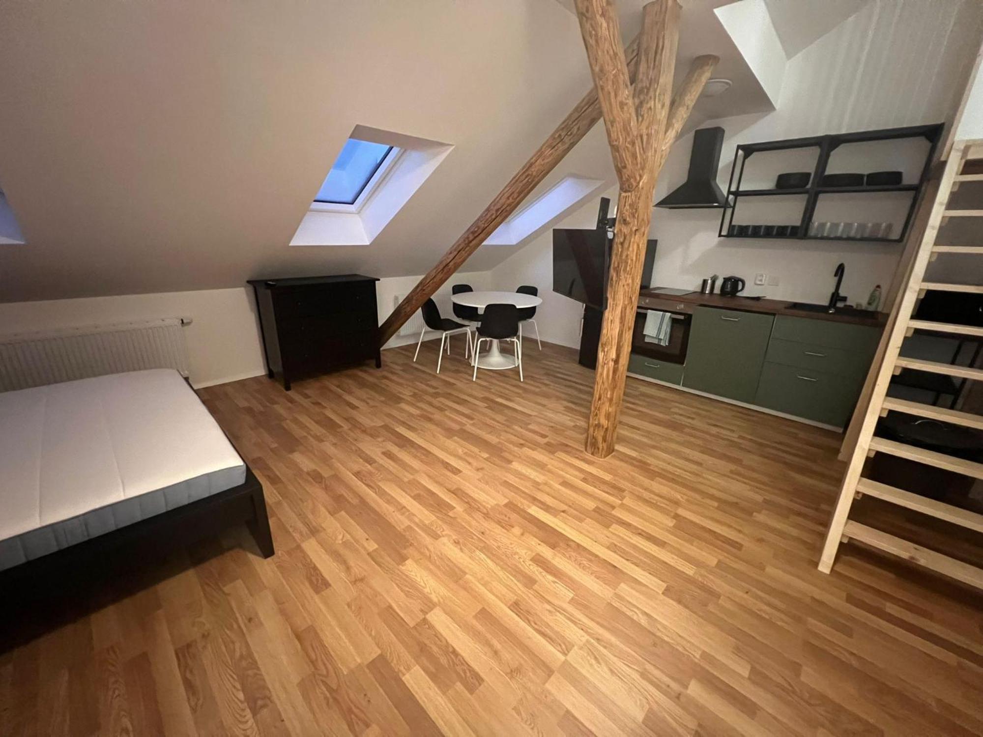 Zizkov Tower Suites Praga Zewnętrze zdjęcie